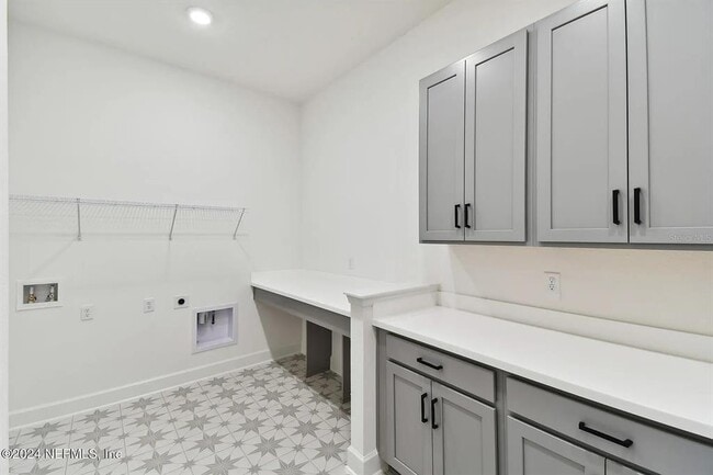 Building Photo - 90 Victory Ct