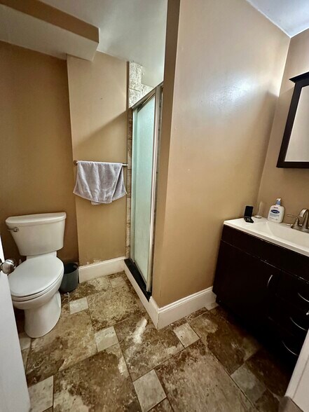 Building Photo - 10 Saint Lukes Rd