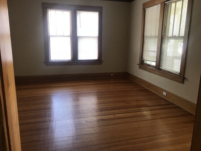 Building Photo - 119 N Normal St