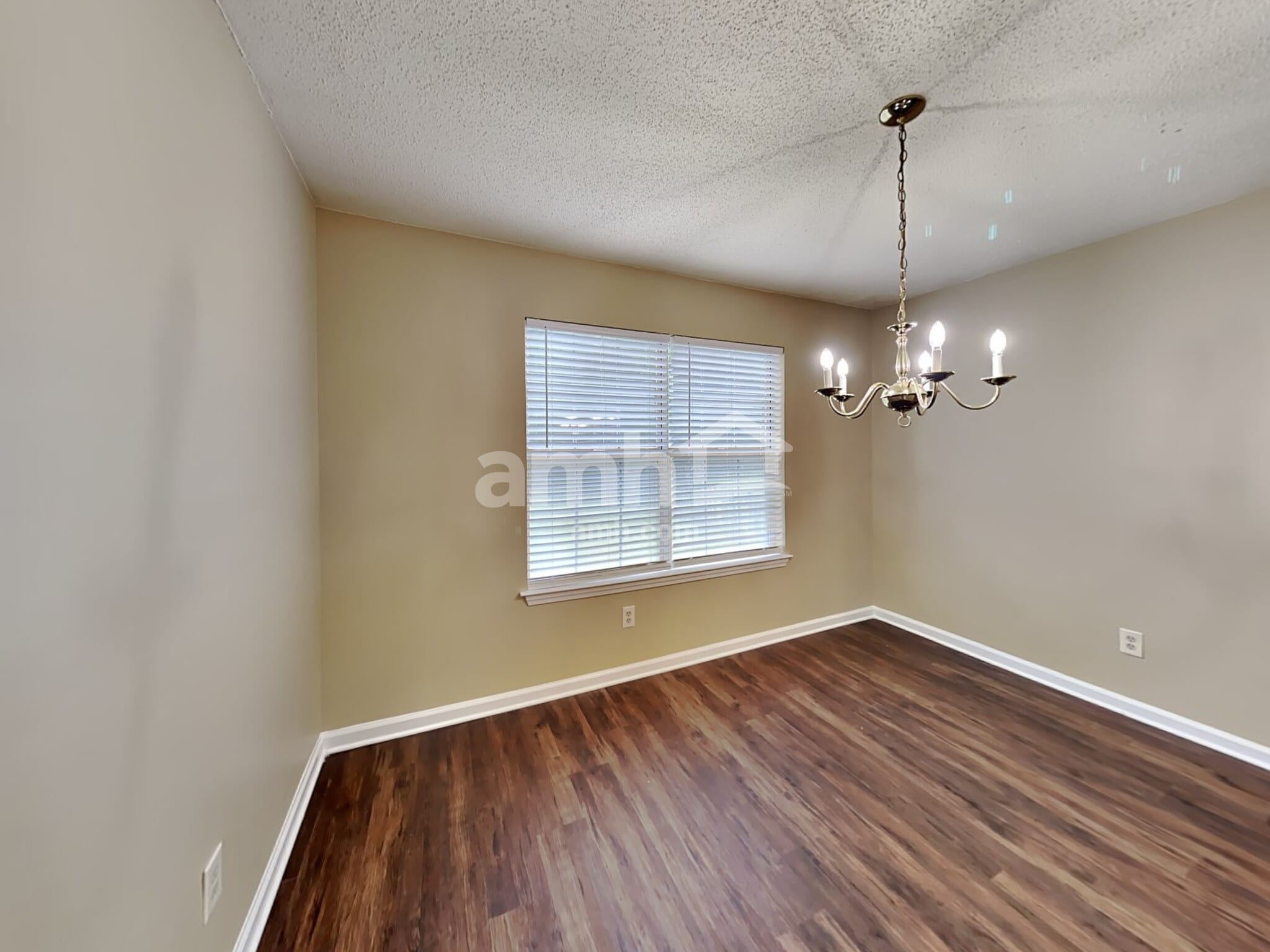 Building Photo - 2027 Waterford Dr