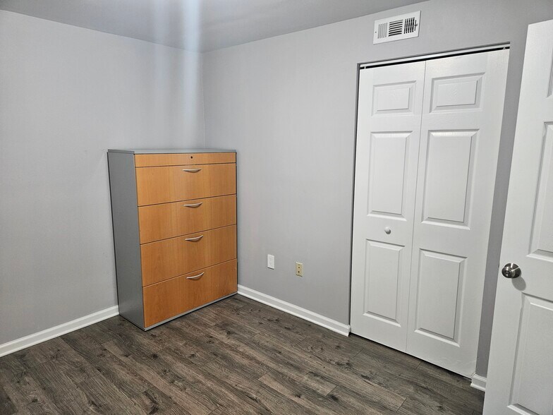 Bed room 2 with closet - 7508 Tarpley Dr