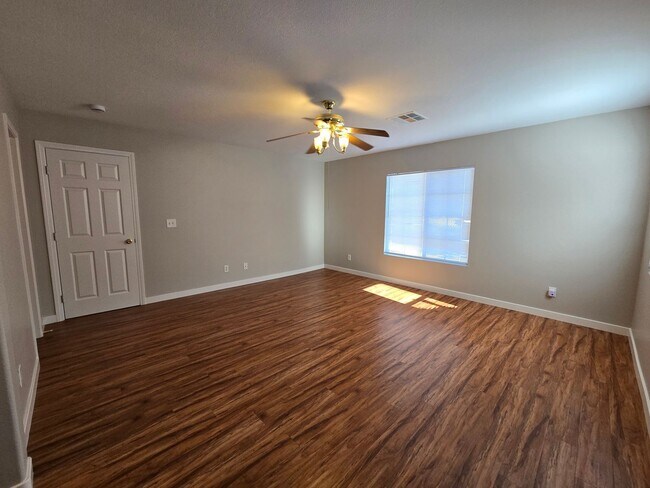 Building Photo - A Fabulous 4 Bedroom Home in N.Las Vegas 1 Bedroom Downstairs.