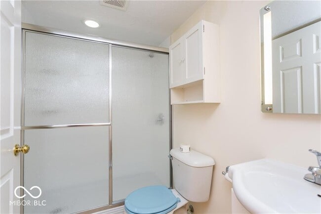 Building Photo - 13800 Stanford Dr