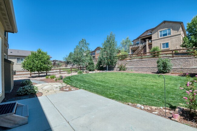 Building Photo - Beautiful 6 bedroom, 3 1/2 bathroom, 3-car garage - solar panels & EV charger available NOW!