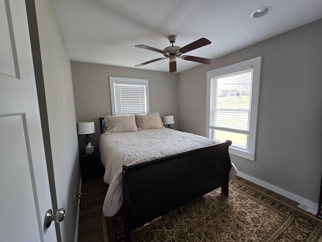 Building Photo - Newly remodeled 2BR/2BA Home in Farragut