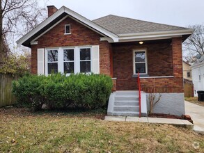 Building Photo - Lovely Home in Kennedy Heights