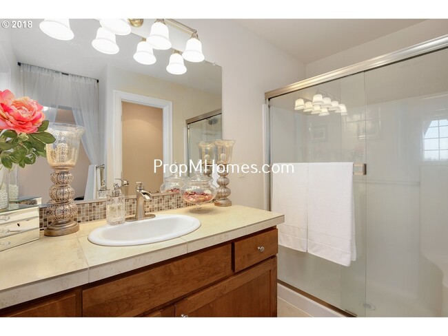 Building Photo - Charming Damascus Three Bedroom Townhome i...