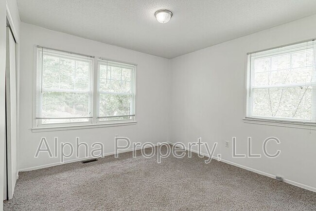 Building Photo - 134 Saturn Ln