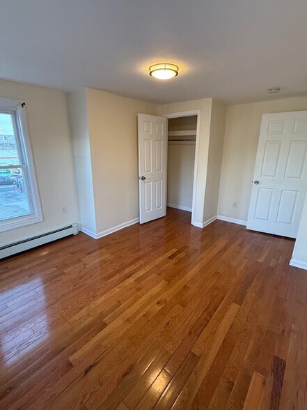 Building Photo - 30 Elm St