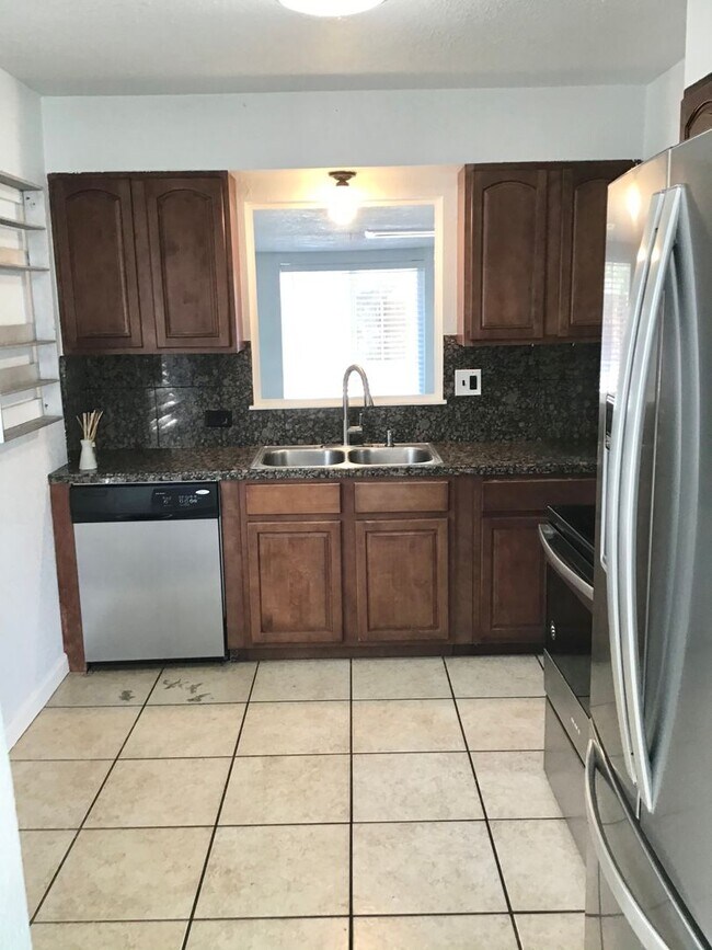 Building Photo - 921 Xavier St