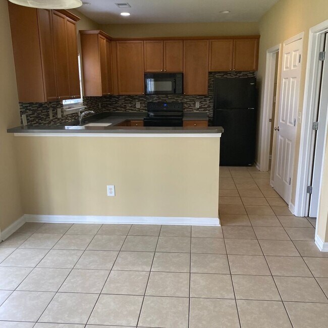 Building Photo - Plum Creek 4Br 2.5Ba