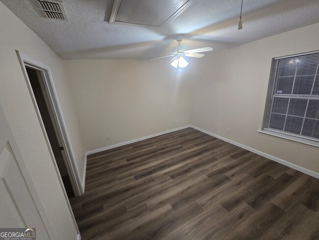 Building Photo - 401 S Ashley St