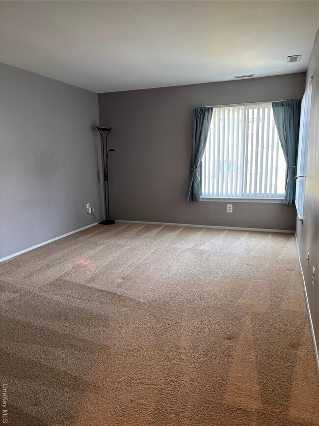 Building Photo - 825 Spring Lake Dr