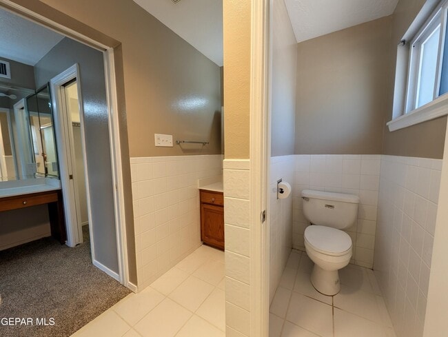 Building Photo - 612 Somerset Dr