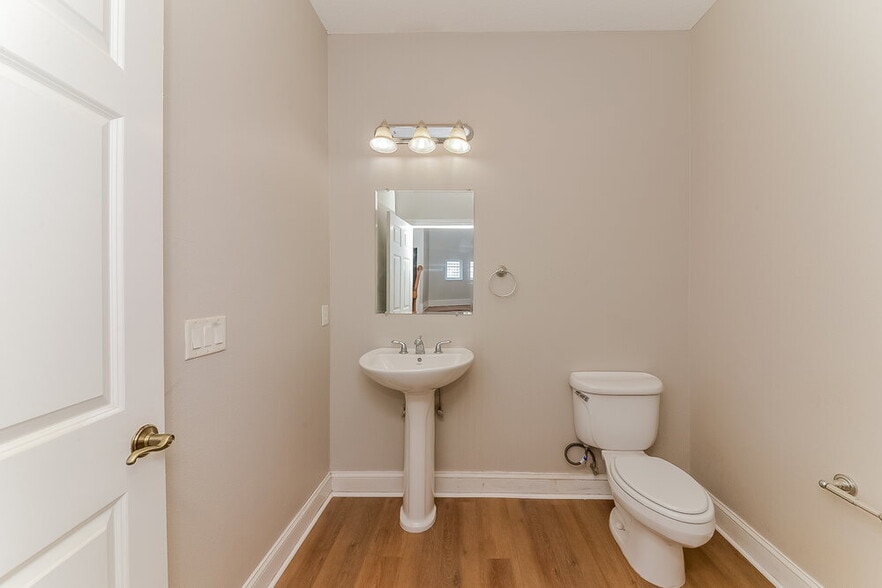 Building Photo - 204 Aberdeen Pond Dr
