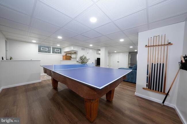 Building Photo - 227 E Hathaway Ln