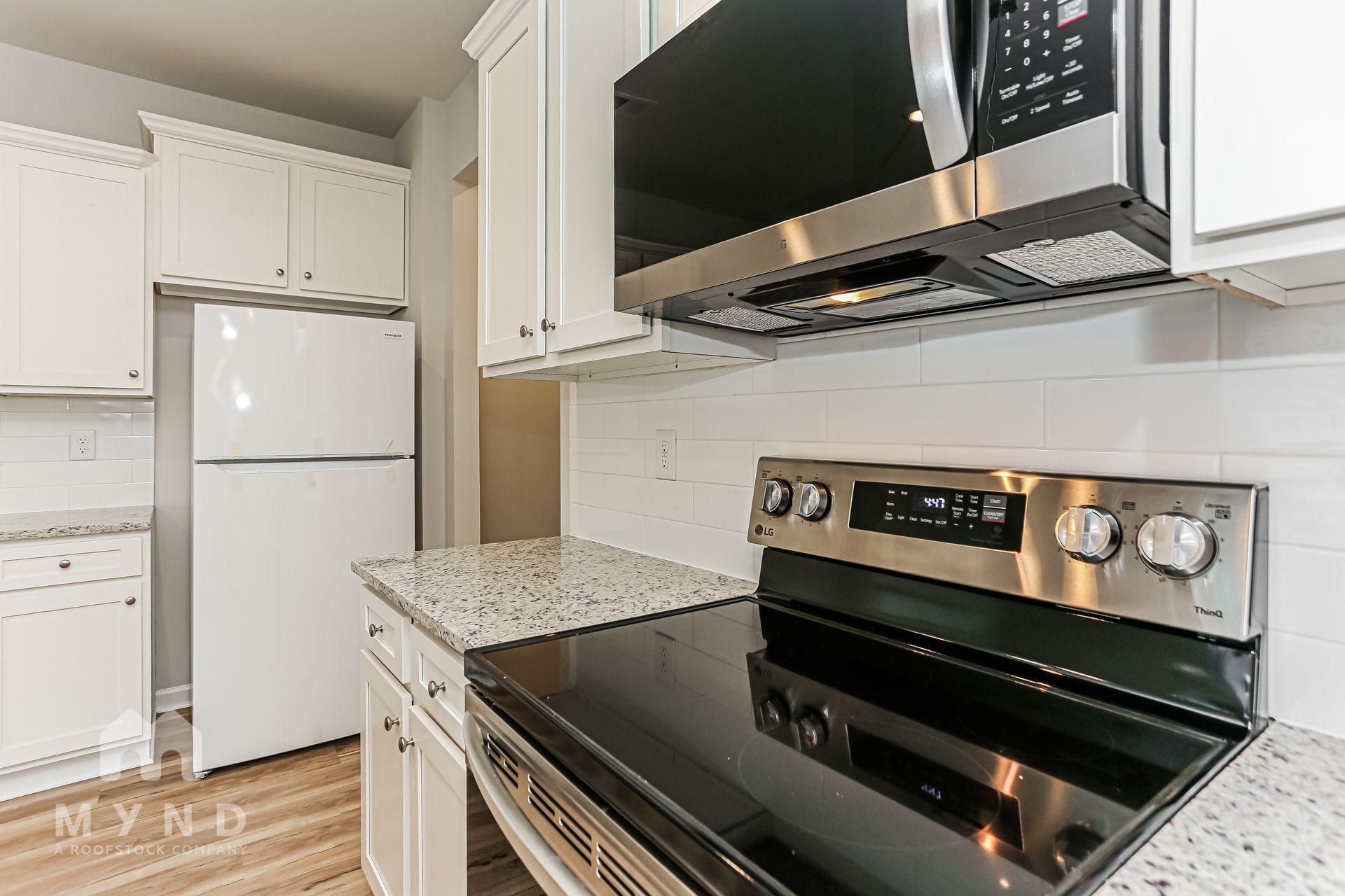 Building Photo - 405 Camrose Ave