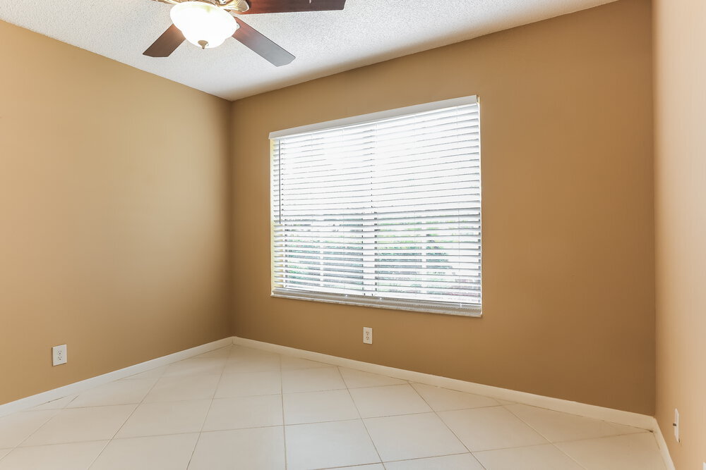 Building Photo - 153 W Bayridge Dr
