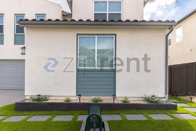 Building Photo - 2412 Paseo Archer