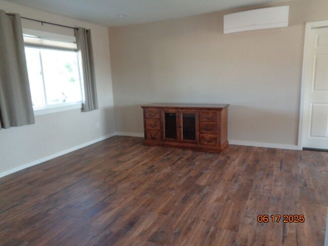 Building Photo - Immaculate Custom 1 Story on Shared 2.5 acres