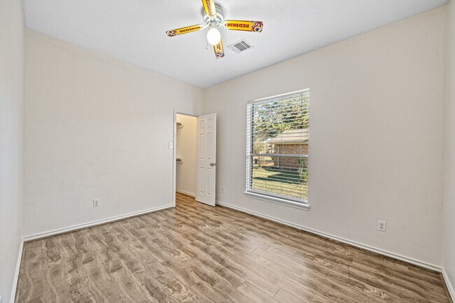 Building Photo - 15727 Schumann Ln