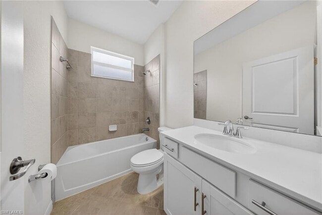 Building Photo - 2220 Dragonfruit Wy