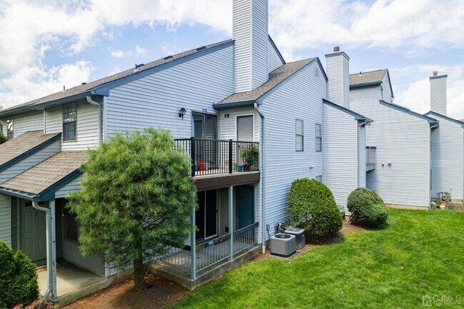 Building Photo - 1612 Woodbridge Commons Way