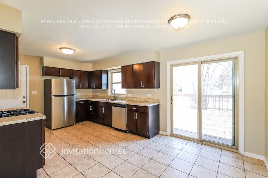 Building Photo - 445 N Douglas Ave