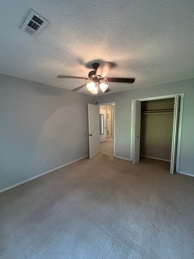 Building Photo - Spacious 3 Bed, 2 Bath Home in the Heart o...