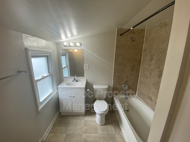 Building Photo - 1500 Airport Ave