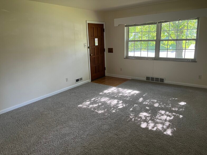 Living room - 3756 Wilmar Dr