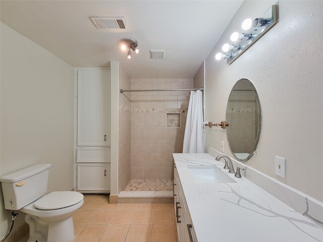 Building Photo - 25723 Glen Loch Dr
