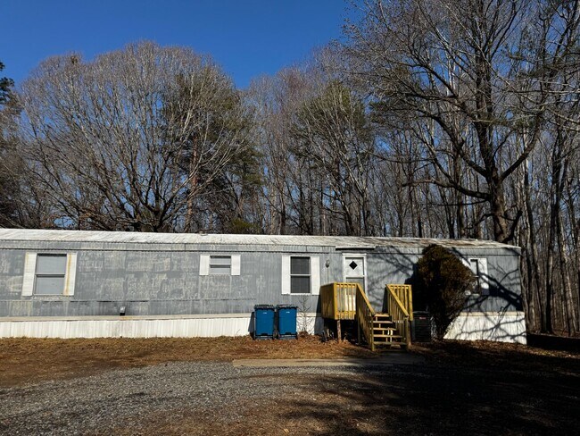 Building Photo - Three Bedroom Single Wide Home in Troutman