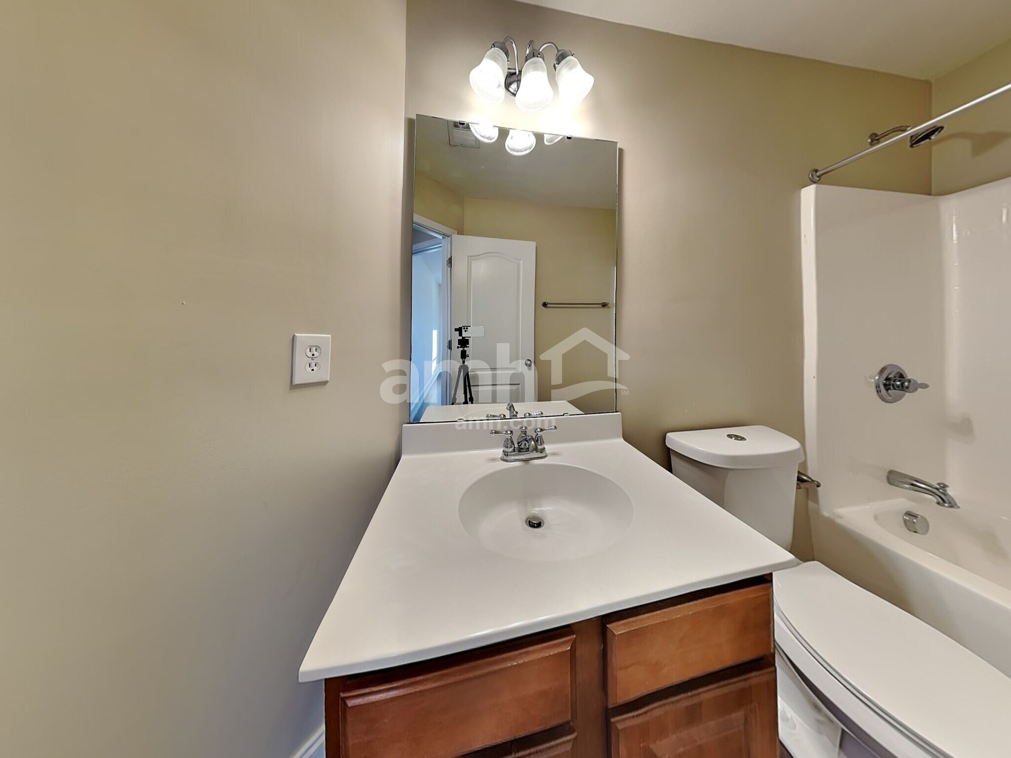 Building Photo - 147 Scottish Ave