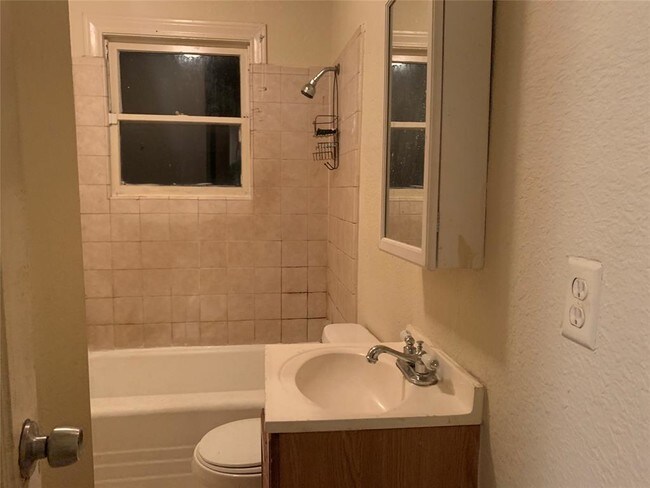 Building Photo - 2107 Sumpter St