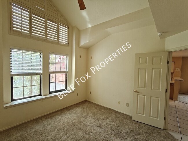 Building Photo - 131 E Horizon Cir