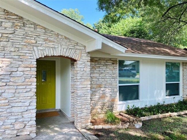 Building Photo - 6109 Glen Meadow Dr