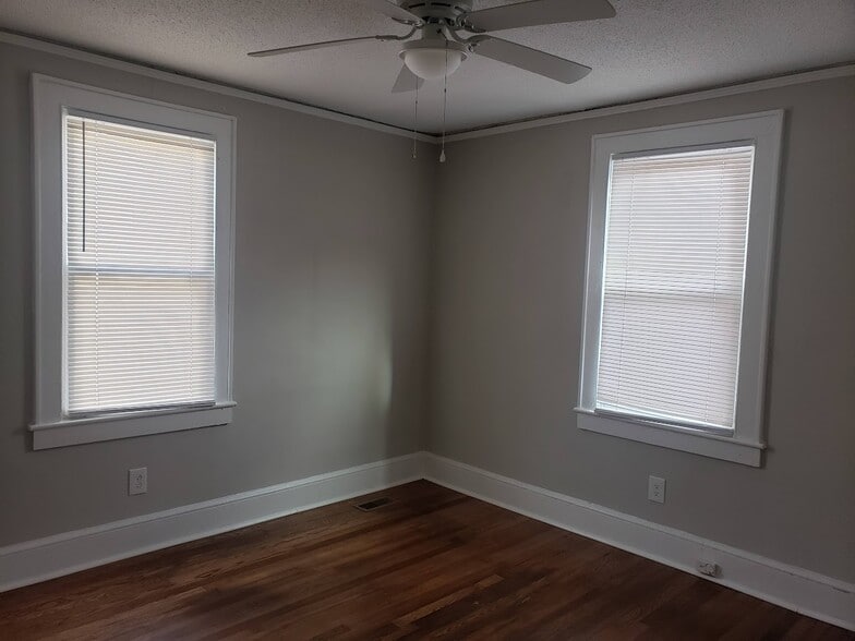 Building Photo - 12 Eastlan Dr