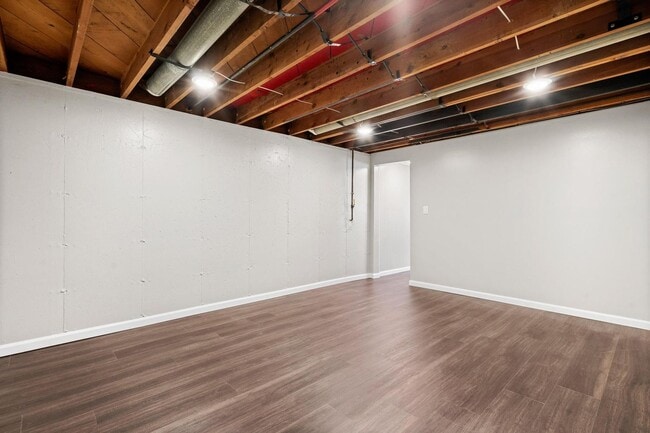 Building Photo - Charming 4-Bedroom Home in Desirable Neigh...