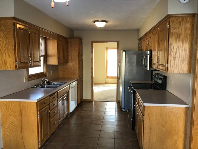 Building Photo - Nice Home In Papillion For Rent!