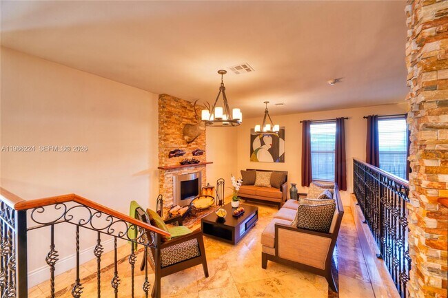 Building Photo - 5826 SW 17th St