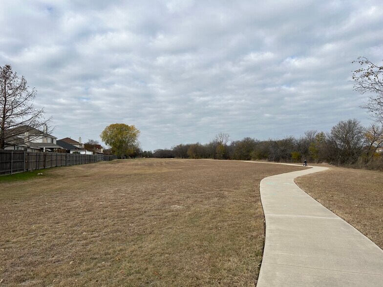 1.5 mile paved walking trail - 9801 Willowick Ave