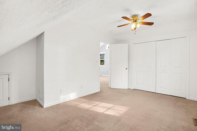 Building Photo - 587 A St