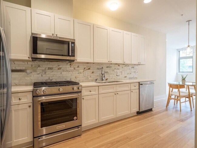 Building Photo - 908 Nueces St