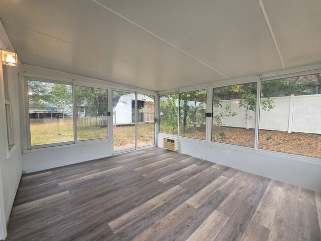 Building Photo - 1 Bedroom 1 Bath Home in Shawnee!