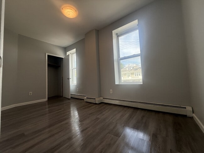 Building Photo - 300 Morton Ave