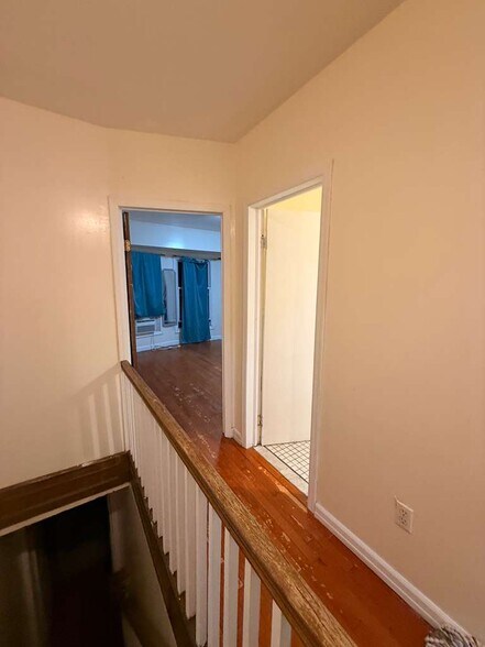 Building Photo - 321 Eldert Ln