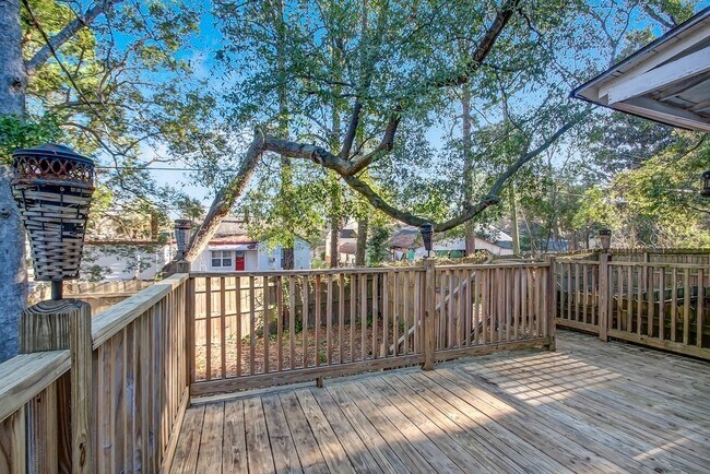 Building Photo - Beautiful Single Family house near downtown Savannah and Tybee Island
