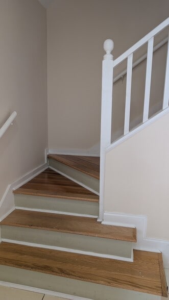 Building Photo - 6909 Lake Place Ct