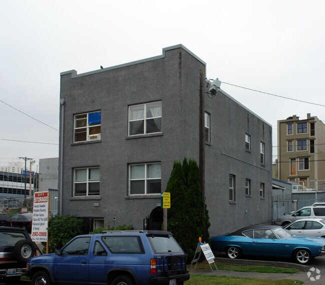 Building Photo - 1134-1136 S Fawcett Ave